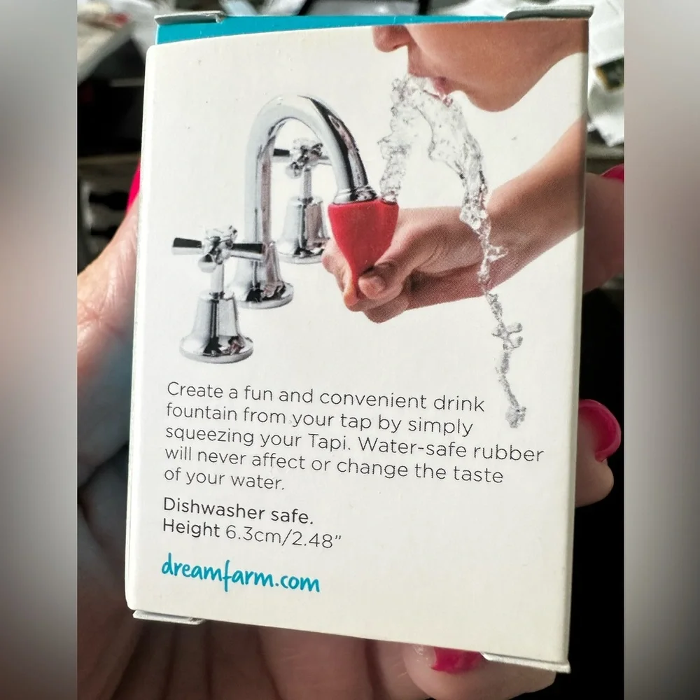 New in box, 4 Tapi. This is a tap attachment that squeezes to create a fountain. - Picture 5 of 8